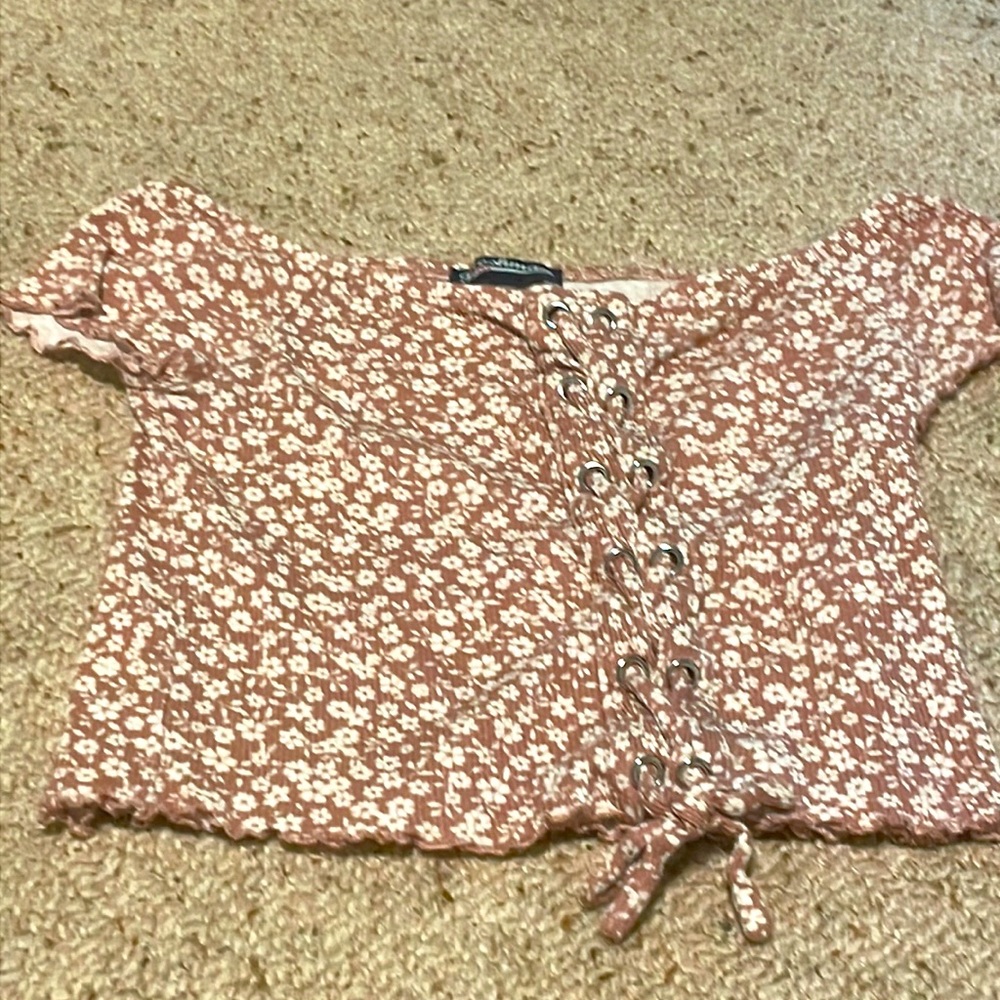 CUTE FLOREL CROP TOP SHIRT WITH PRETTY DESIGN